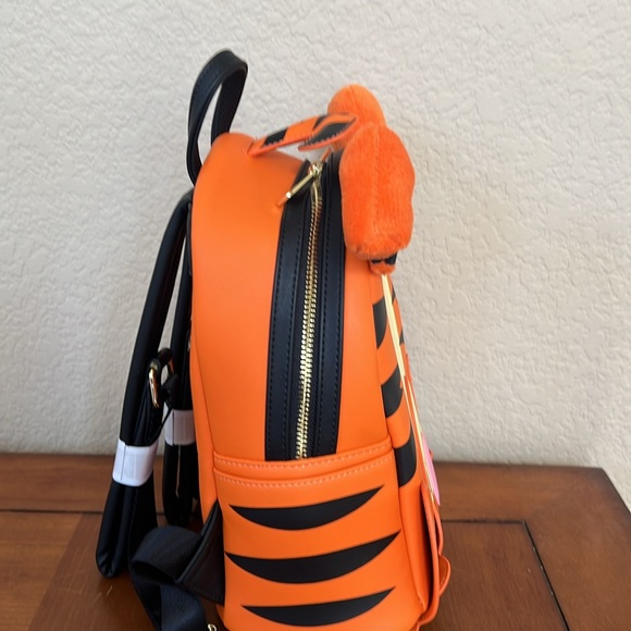 Loungefly Women's Winnie The Pooh TGR Csply Min Bkpk, Multi, NWOT - Picture 5 of 8